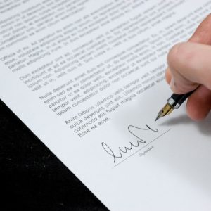Determining the Applicable Law: Case of Non-Signatory to Arbitration Agreement